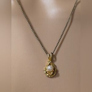 Ronte of Beverly Hills The Filigree Pendant with Simulated Pearl Like New